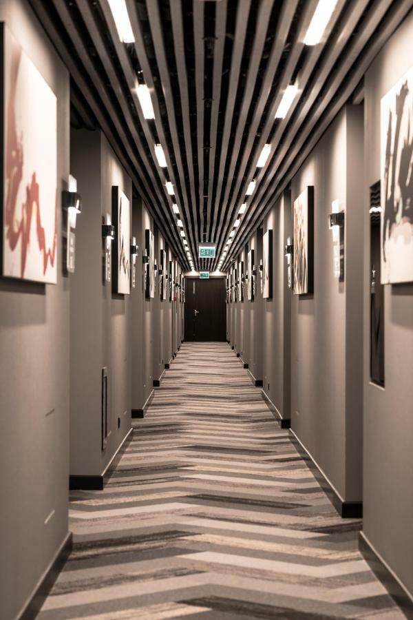 Radius Hotel Tbilisi Buitenkant foto