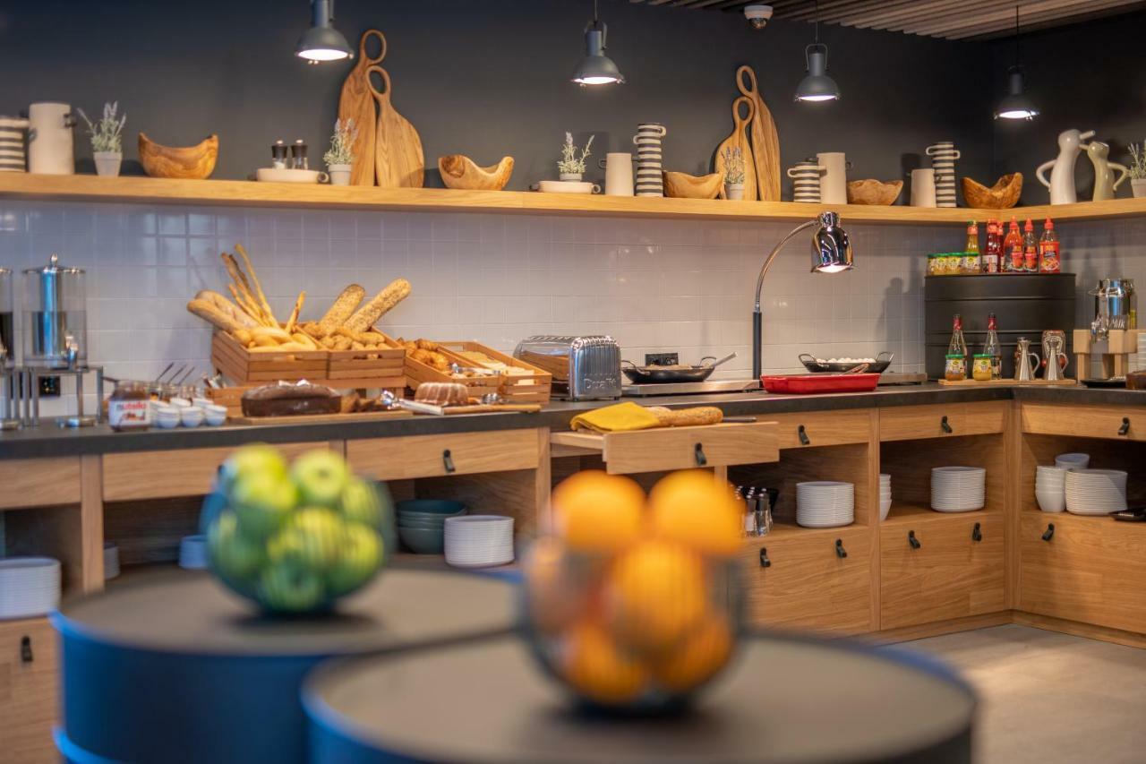 Radius Hotel Tbilisi Buitenkant foto